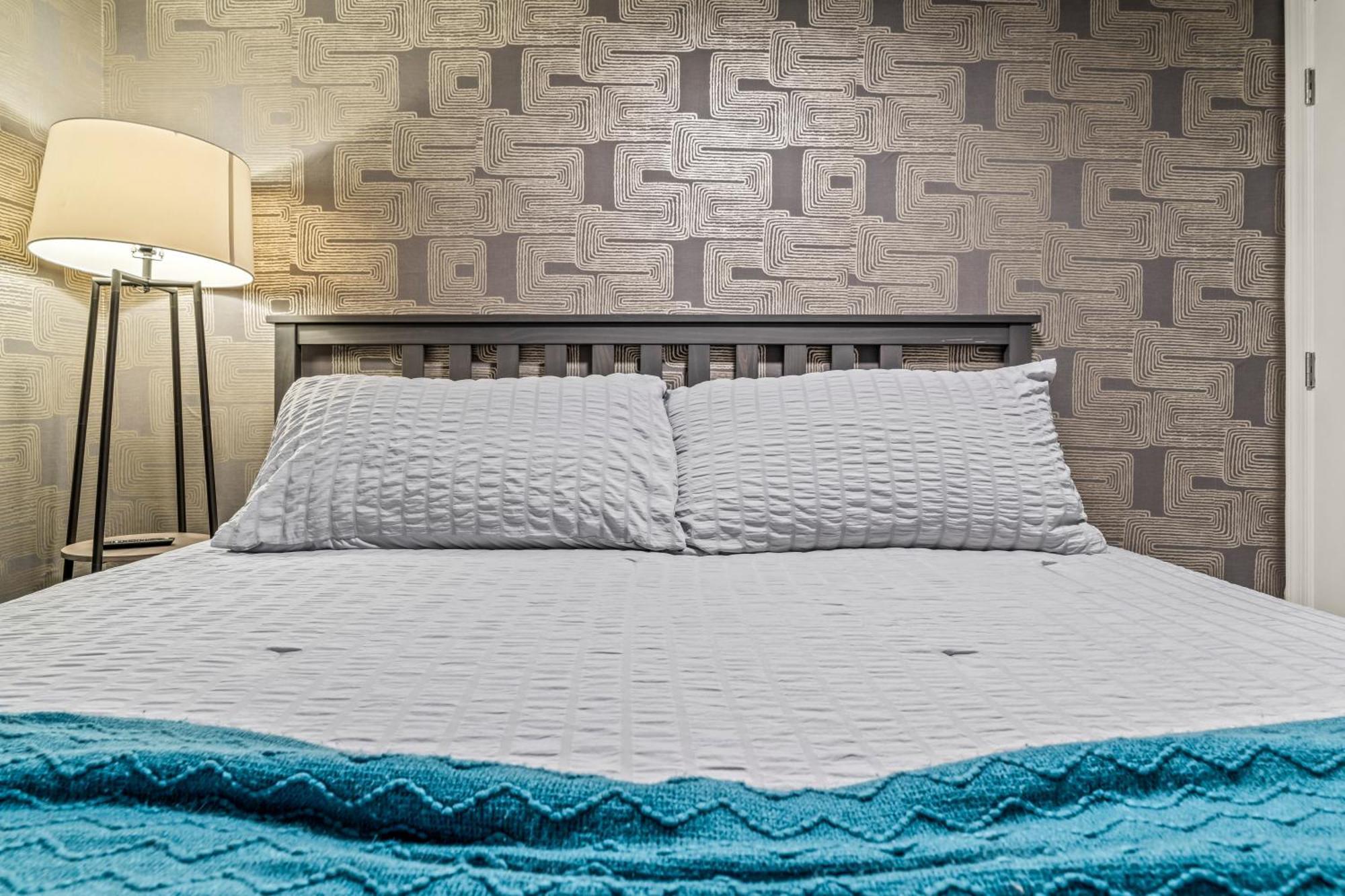 Uptown Gem! A Family Free Early Check-in! Holiday home *