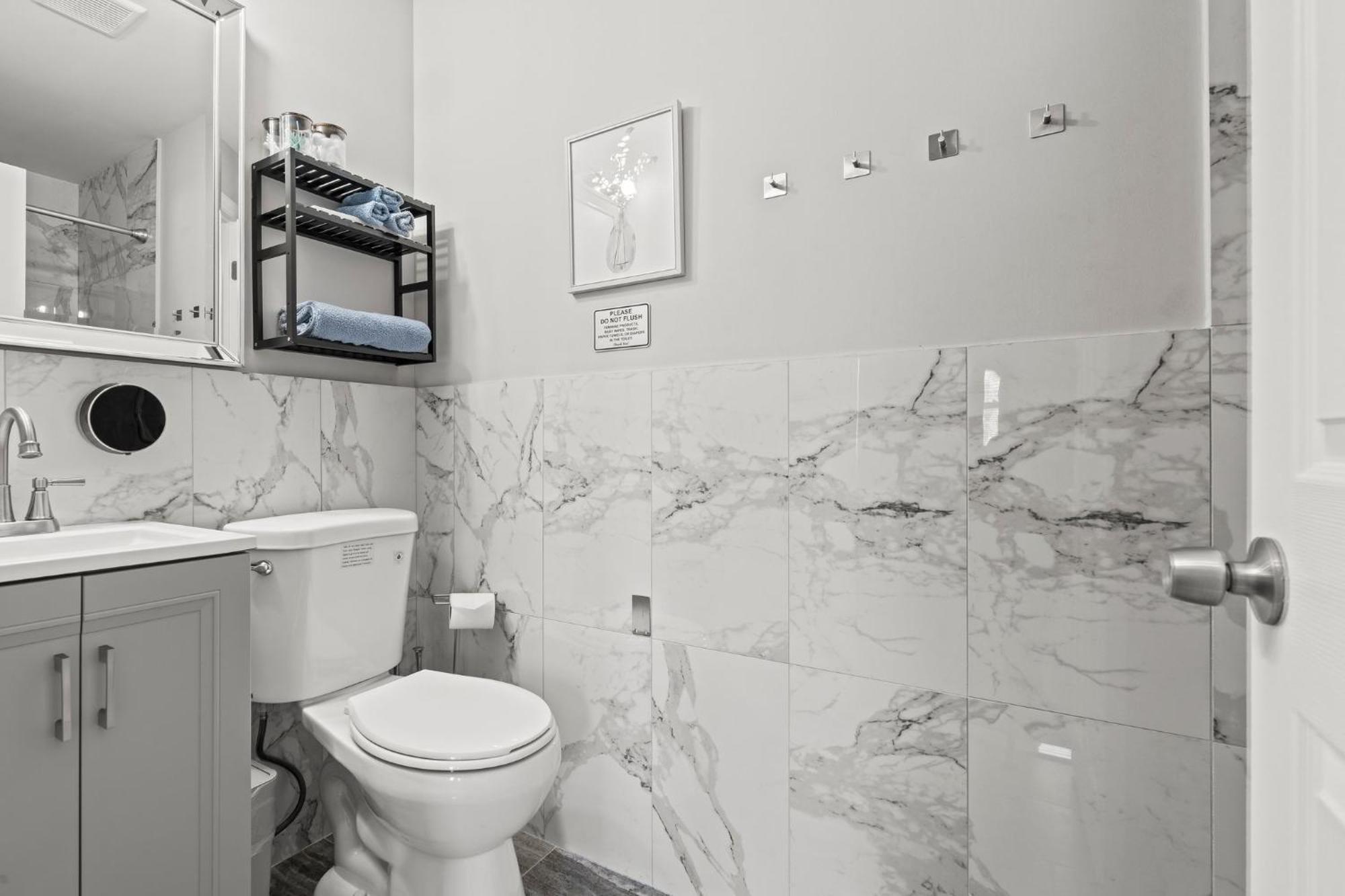 Uptown Gem! A Family Free Early Check-in! * Philadelphia
